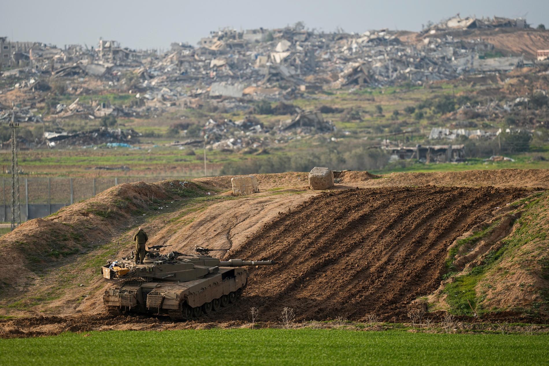 Iraelisk militär vid gränsen till södra Gaza.
