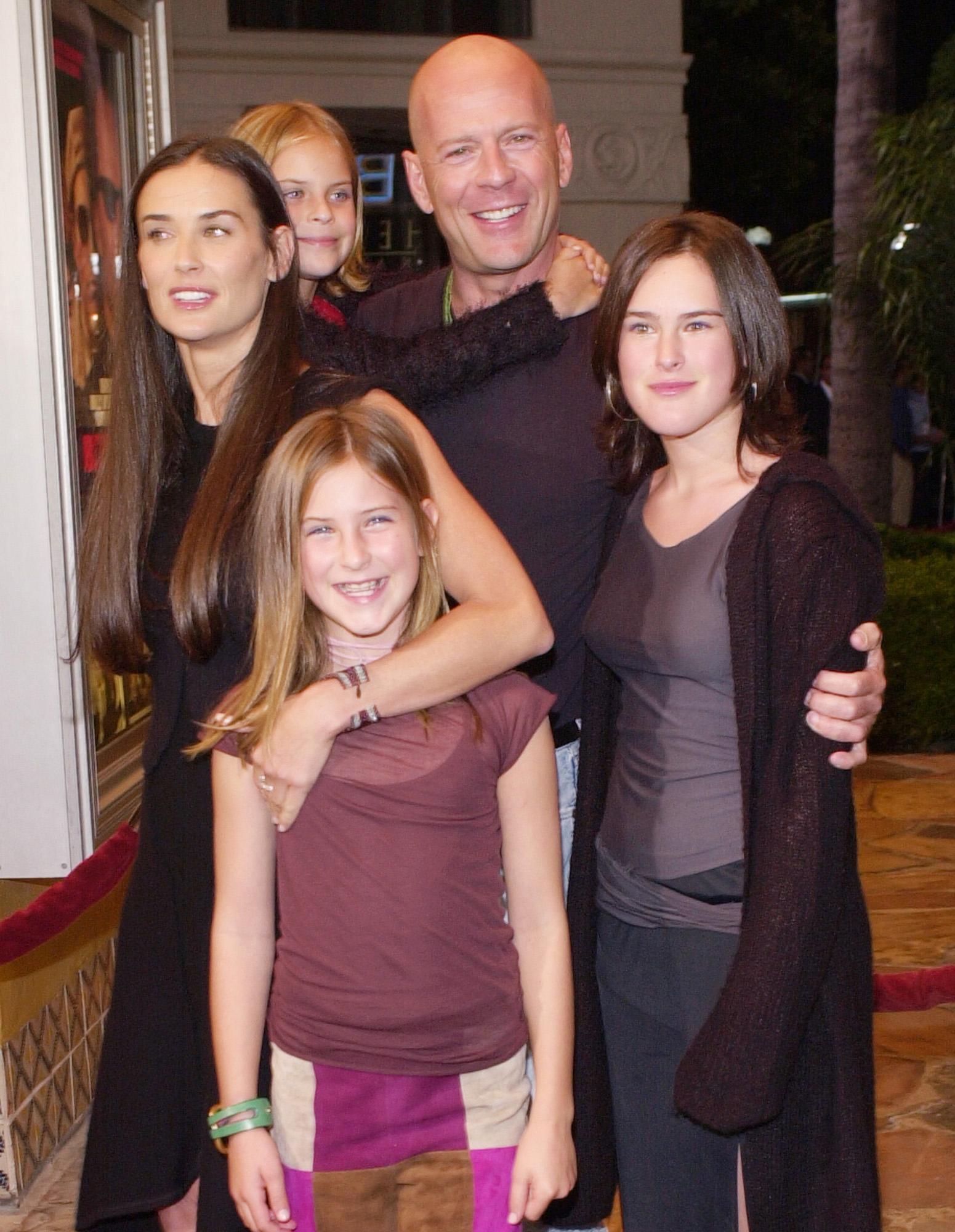 Demi Moore och Bruce Willis med döttrarna 2001. 