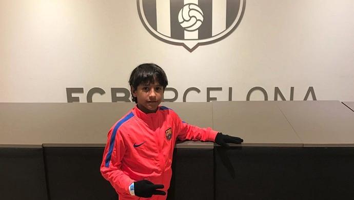 Tioårige Emanuel Ferreira under sitt besök i Barcelona.