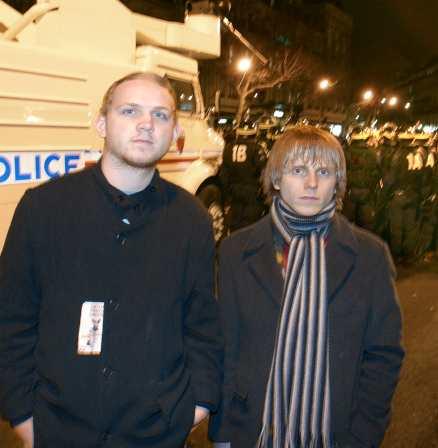 Isak Lekve och Audun Rødningsby överfölls av kravallpoliserna.