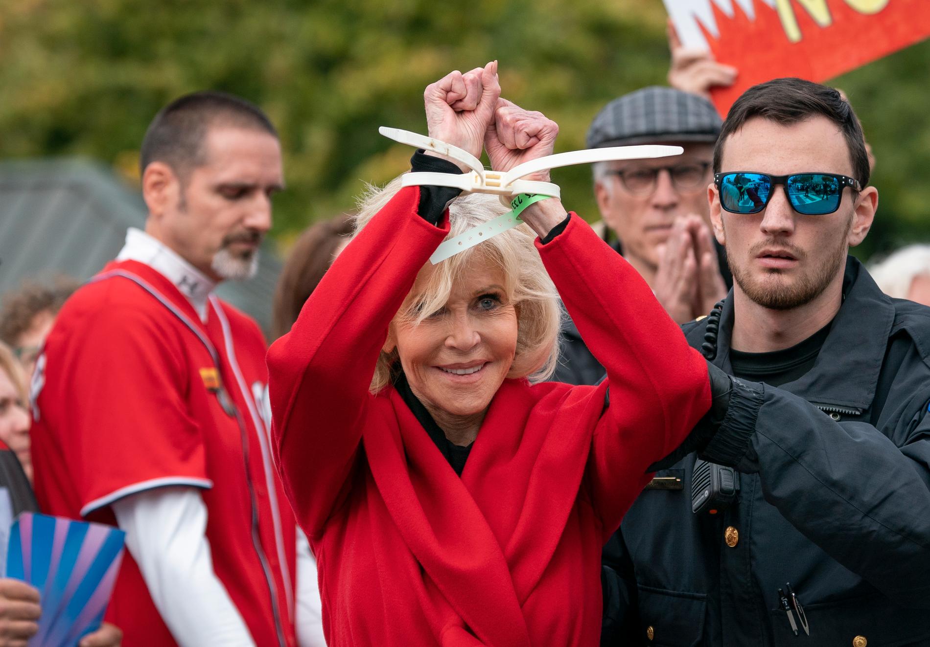 Jane Fonda gripen under en klimatprotest i Washington 2019.