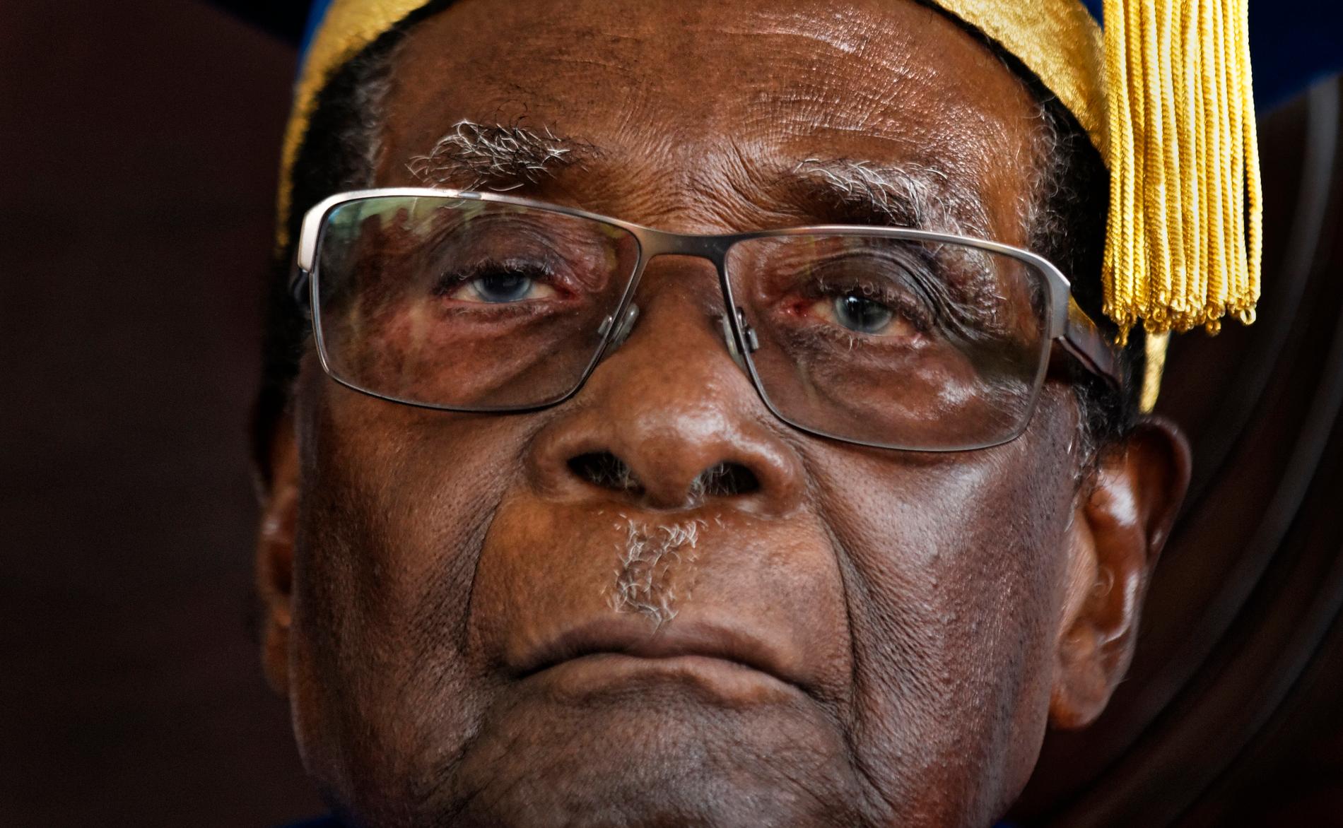 President Robert Mugabe, som uppges ha sparkats i morse. 