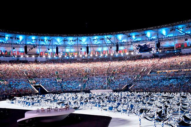 här börjar festen!  OS i Rio invigdes i natt med en knaper festbudget. Blygsamma 470 miljoner har spenderats på spektaklet – en tiondel av summan i London 2012.