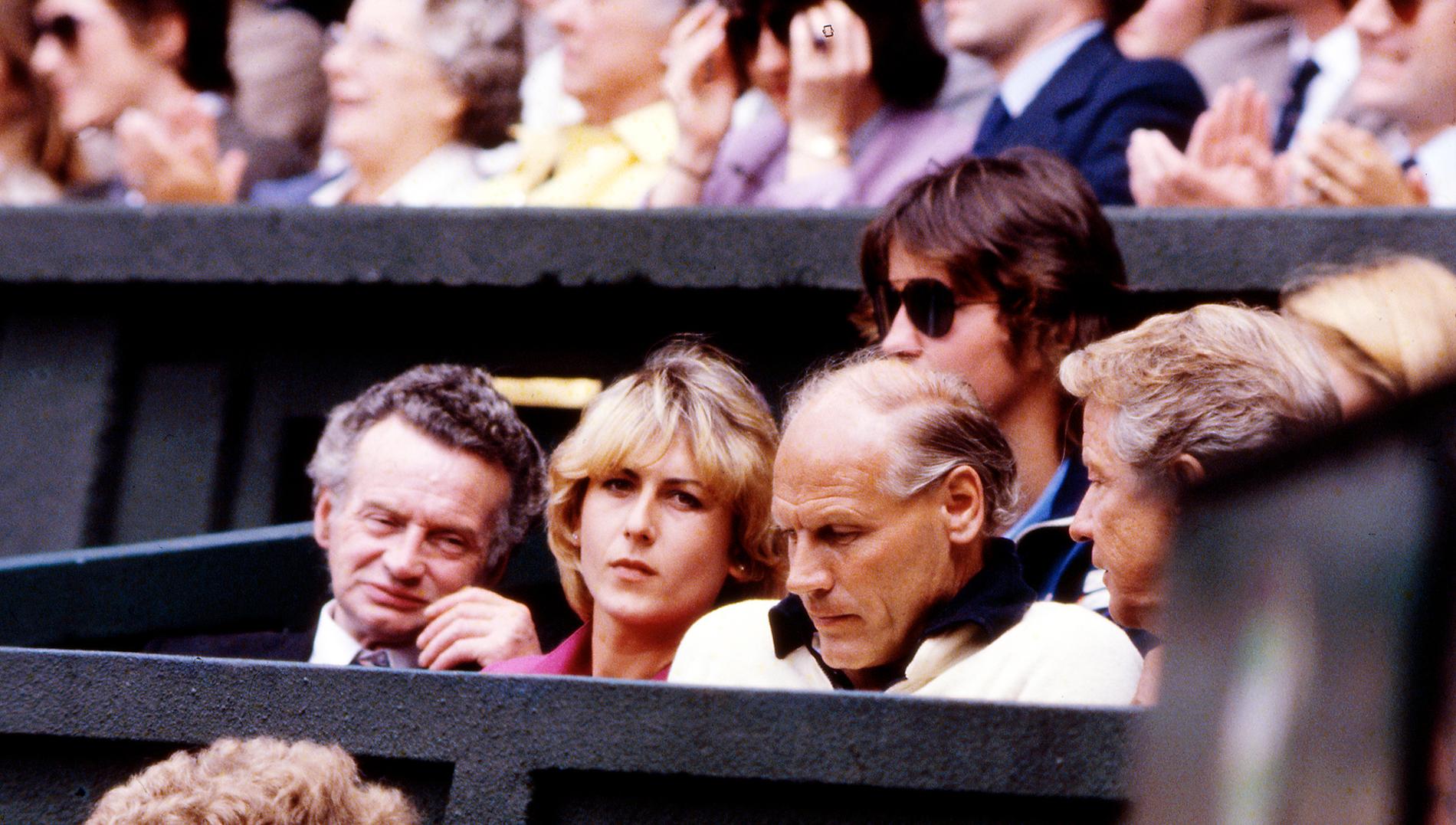 Mariana Simionescu och Björn Borgs tränare Lennart Bergelin (till höger) på VIP-läktaren under Wimbledonfinalen 1980, mellan Borg och amerikanen John McEnroe.