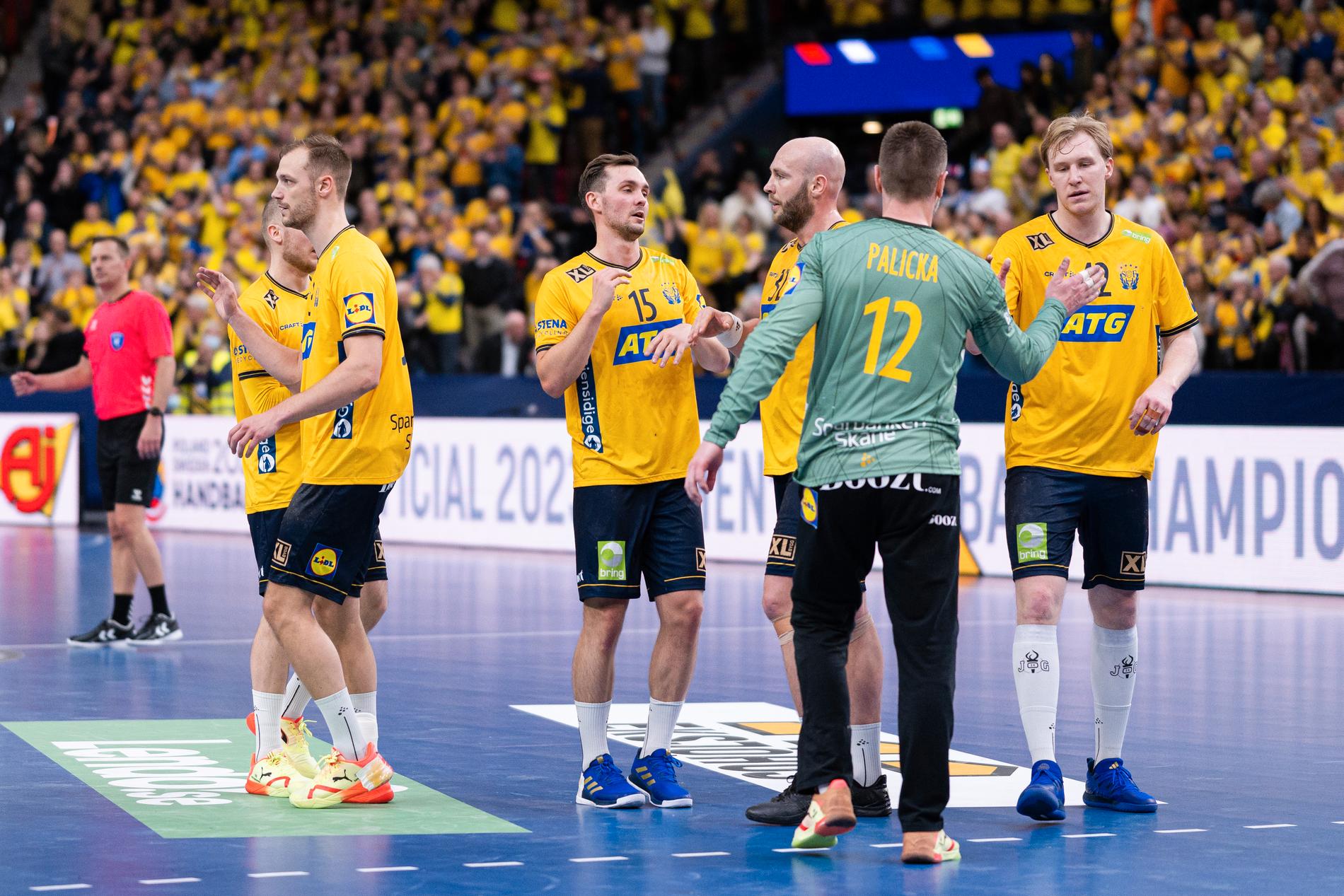 Sverige körde över Ungern i handbolls-VM och har gruppsegern i egna händer inför mötet med Island på fredag.