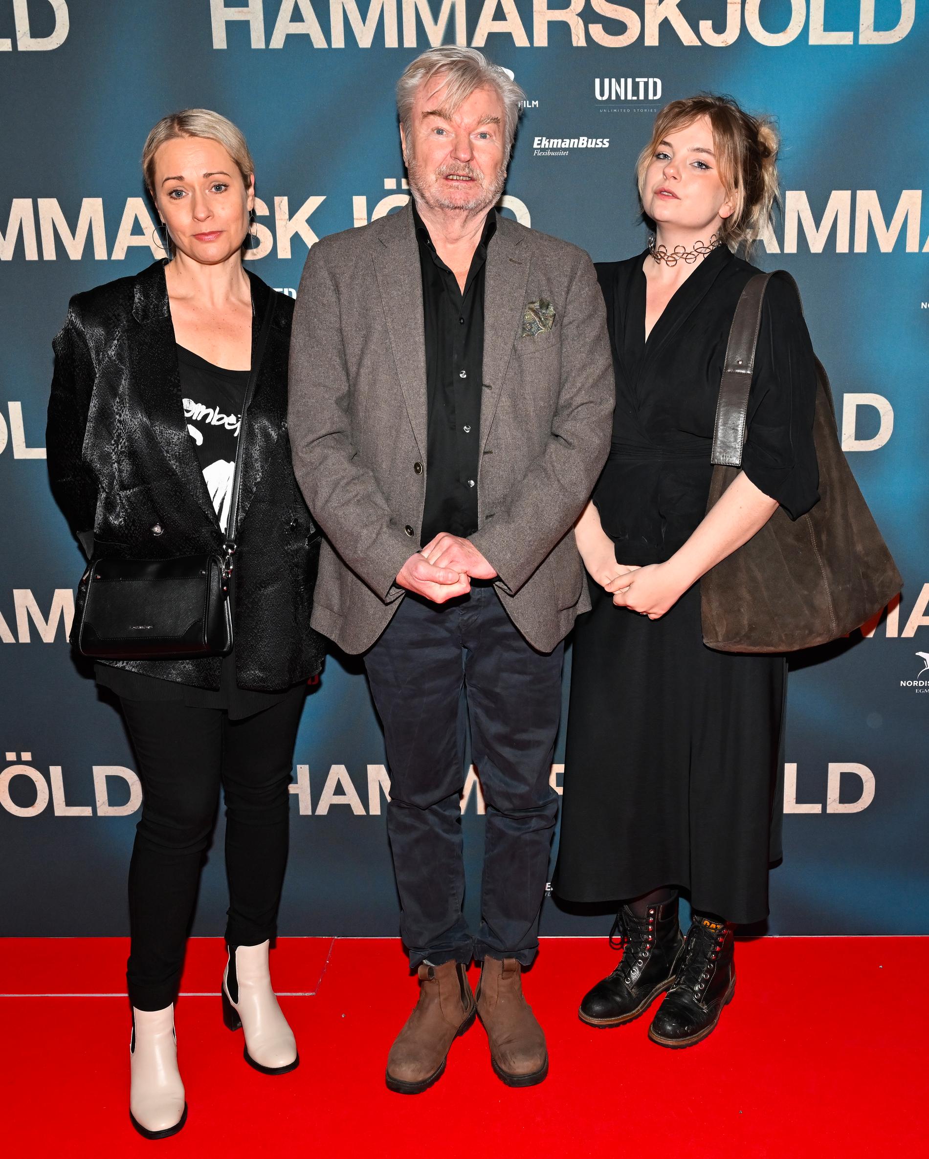Peter Dalle med döttrarna Hanna och Eira.