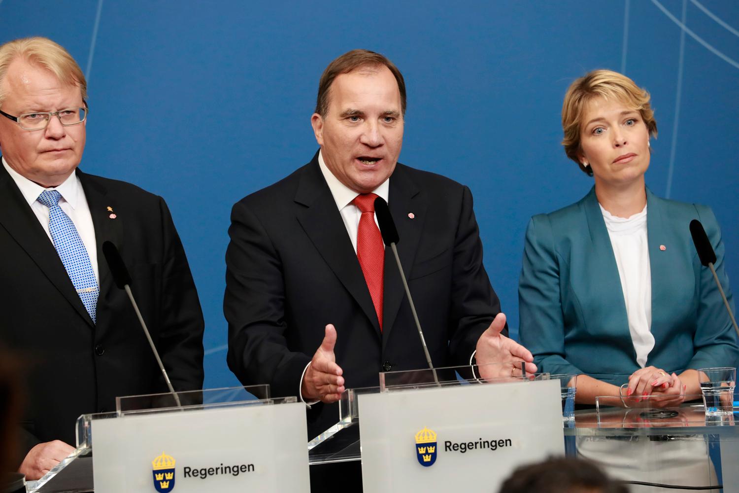 Peter Hultqvist, Stefan Löfven och Annika Strandhäll.