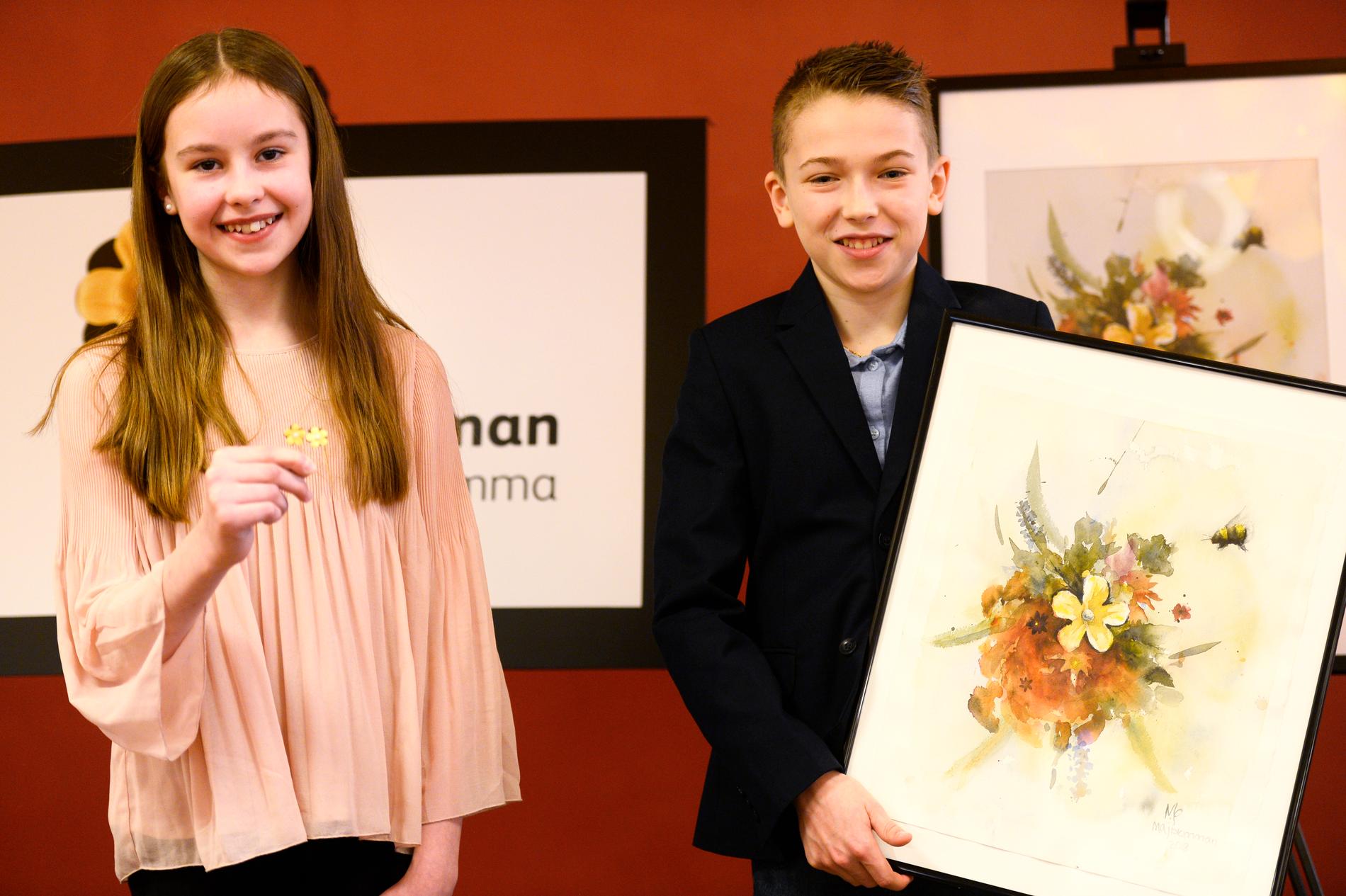 Årets majblommeaffisch har också en ung konstnär – Maxi Svensson, 12. 