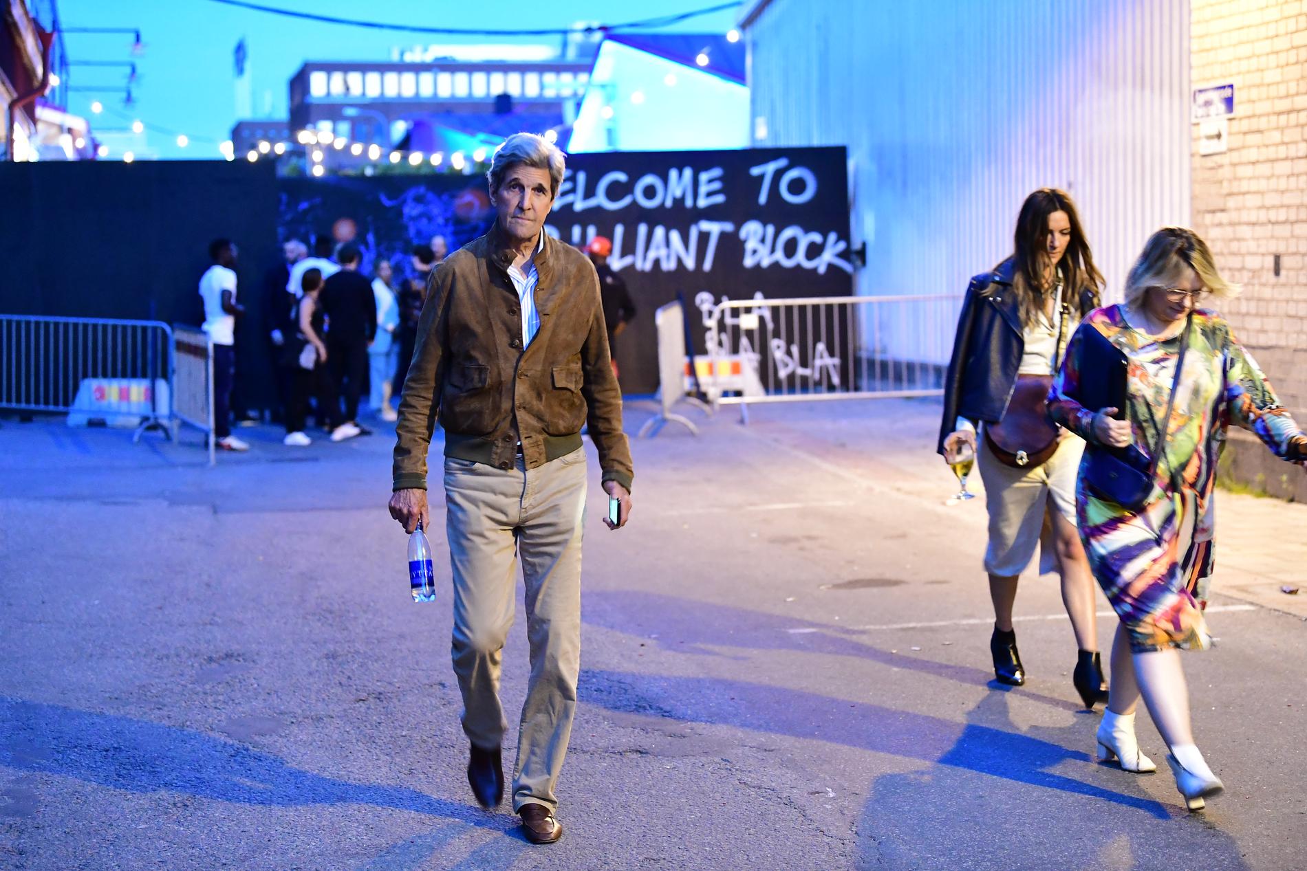 John Kerry, tidigare amerikansk utrikesminister under Obama 2013–2017, lämnade festen tidigt. ”It was fine”, meddelade han Aftonbladets fotograf. 