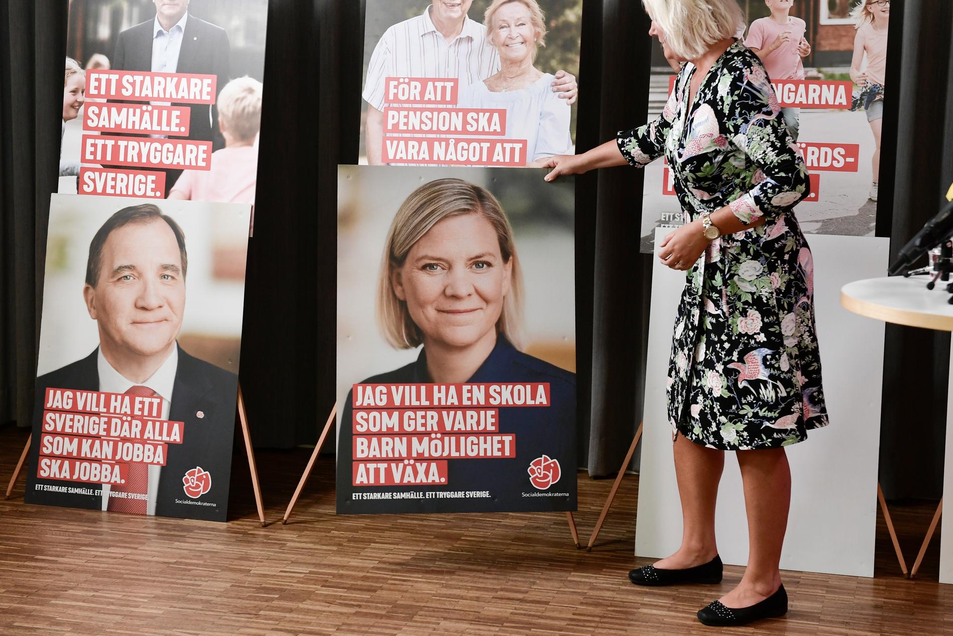 De fyra "vallokomotiven" Stefan Löfven, finansminister Magdalena Andersson, utrikesminister Margot Wallström och försvarsminister Peter Hultqvist är i fokus på årets valaffischer.