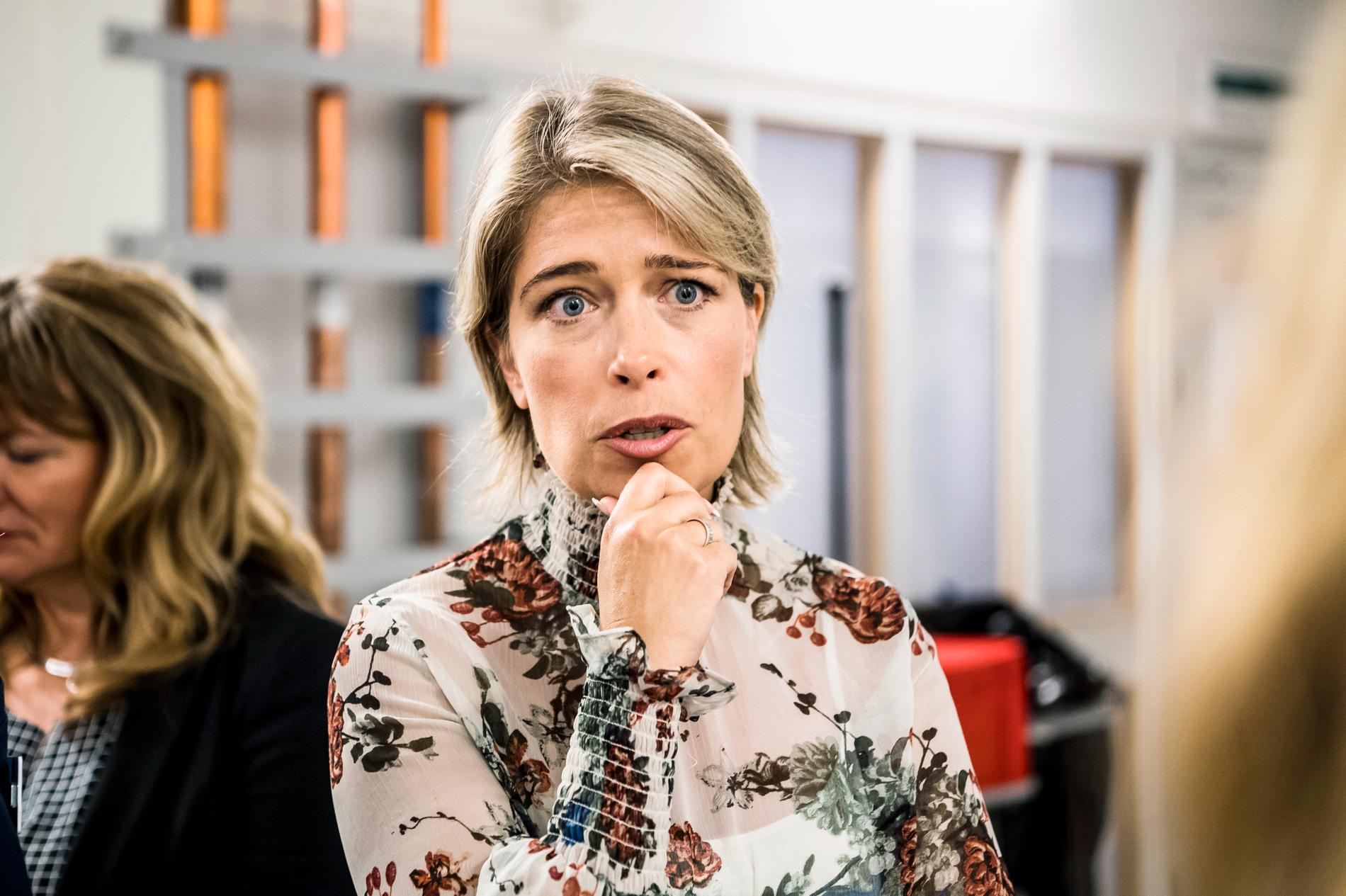 Socialminister Annika Strandhäll ryter till på Twitteer.