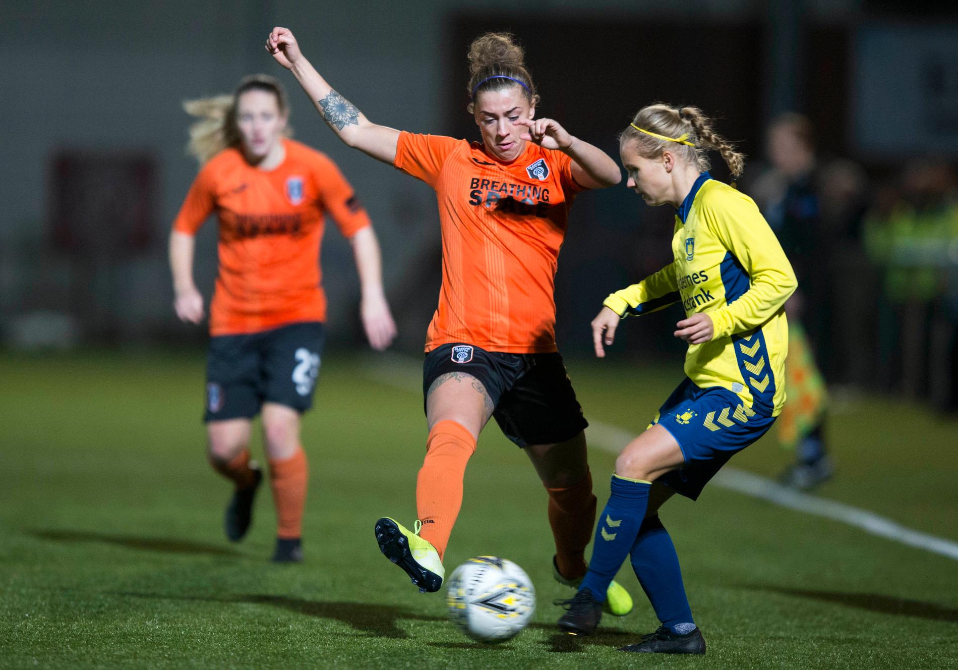 Glasgow, i orange, besegrade Brøndby efter straffläggning i torsdagens returmatch på hemmaplan i Champions Leagues åttondelsfinal.