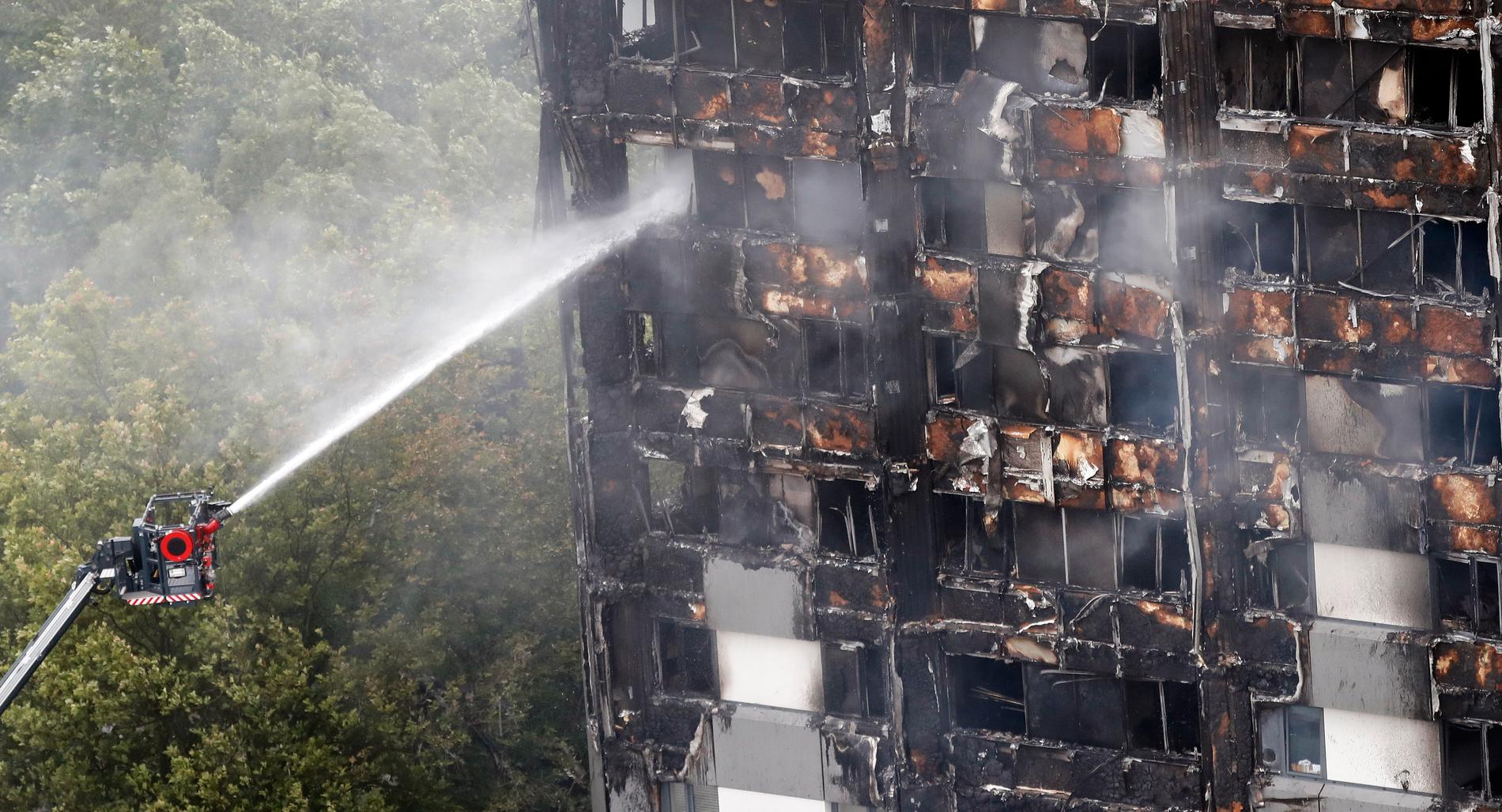 Londons brandförsvar får hård kritik i en utredning om Grenfell-branden för drygt två år sedan. Många av de drygt 70 dödsoffren hade kunnat överleva om det inte hade begåtts flera misstag under räddningsinsatsen.