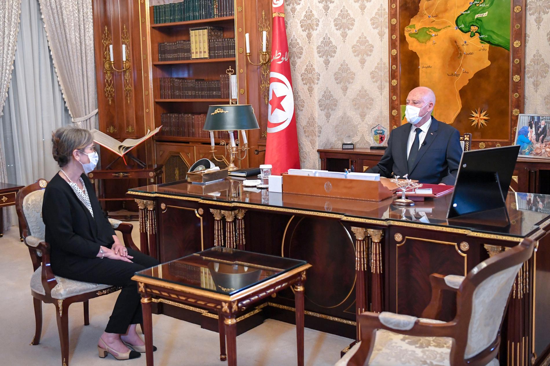 Tunisiens president Kaïs Saïed i september med nyligen tillsatta premiärministern Najla Bouden.