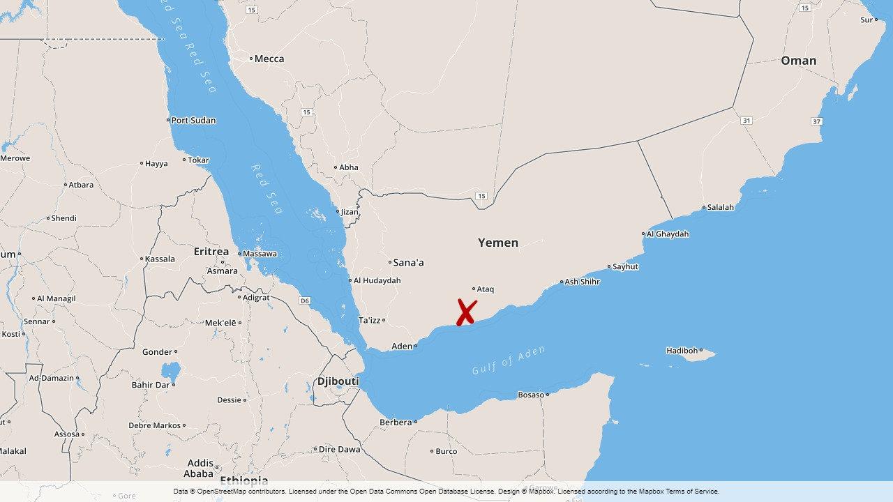 En militärbas i södra Jemen attackerades av al-Qaida.
