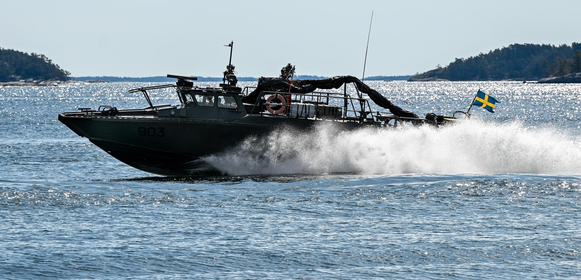 En svensk stridsbåt 90 under en övning i april i år.