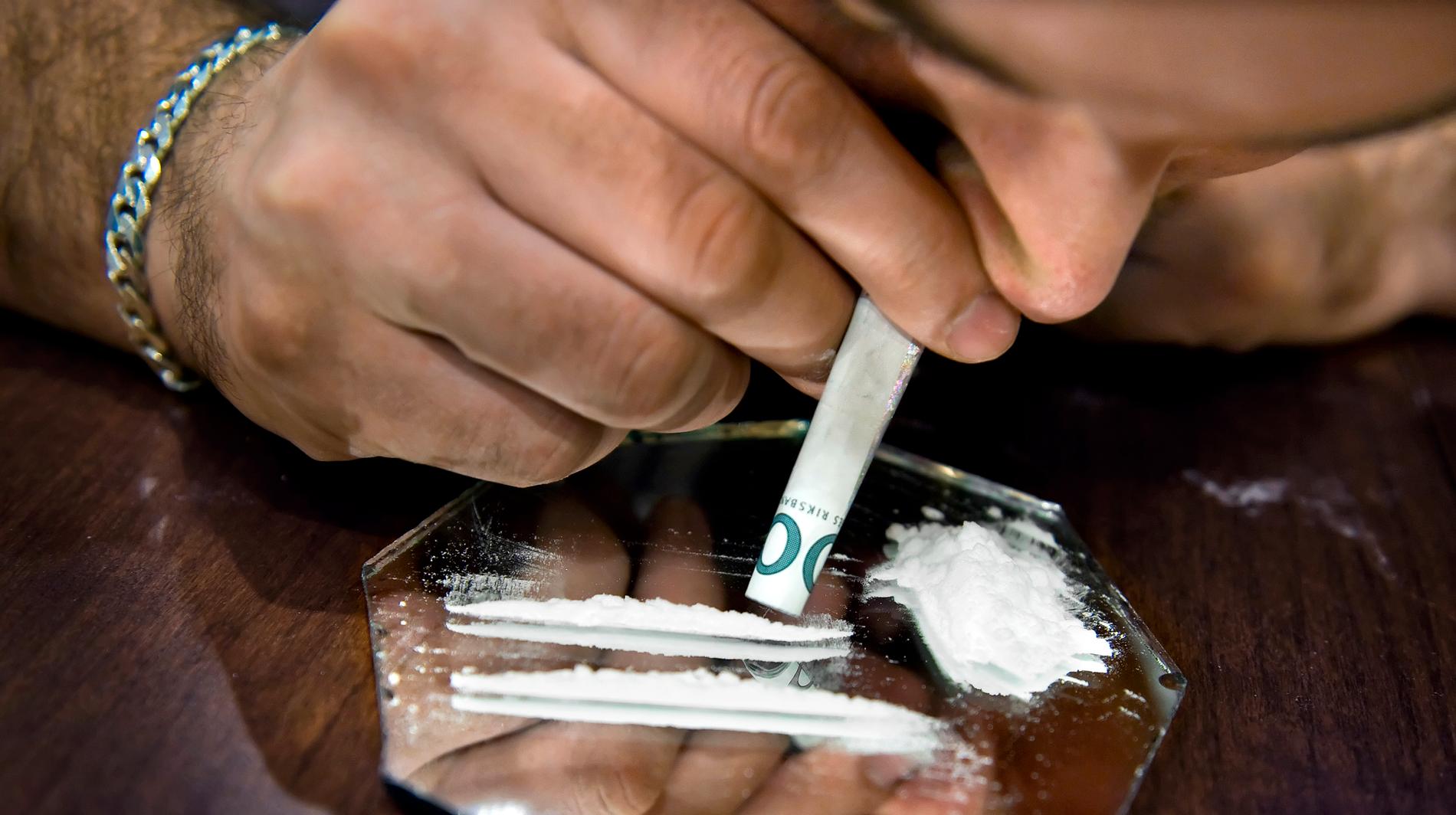 Gängkriminella livnär sig på att sälja knark, men köparna bor sällan i utsatta förorter. I veckan har Göteborgspolisen identifierat mer än 700 kokainköpare i välbärgade villaområden. 