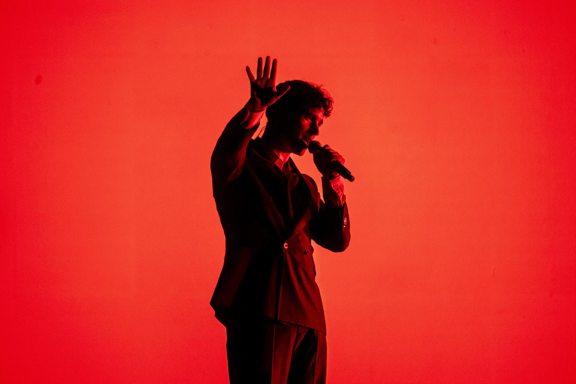 Eric Saade under genrepet i Avicii Arena inför första deltävlingen i Melodifestivalen 2022. 