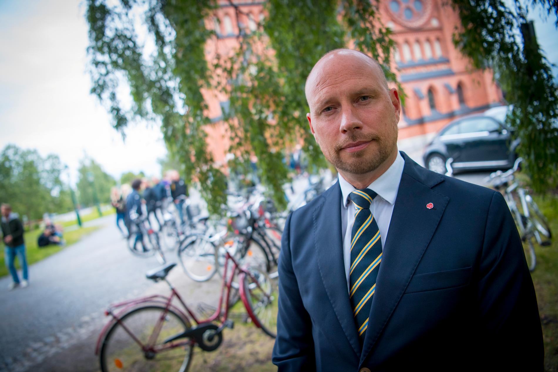 Umeå kommunstyrelses ordförande Hans Lindberg vid minnesstunden. 