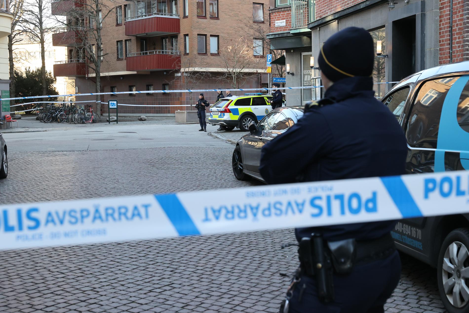 Tre män hittades i dag skadade i centrala Malmö.