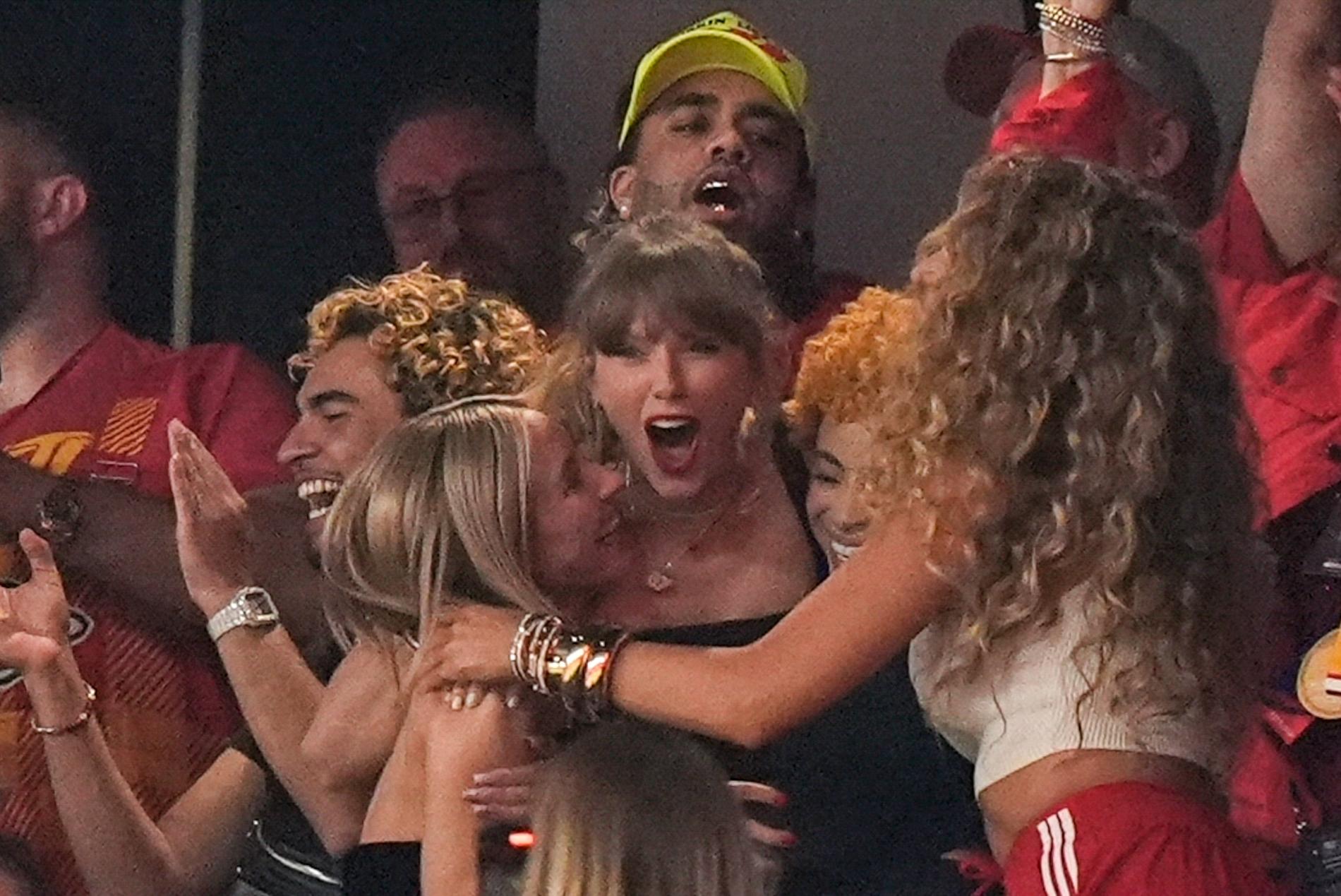 Taylor Swift firar Superbowl-vinsten.