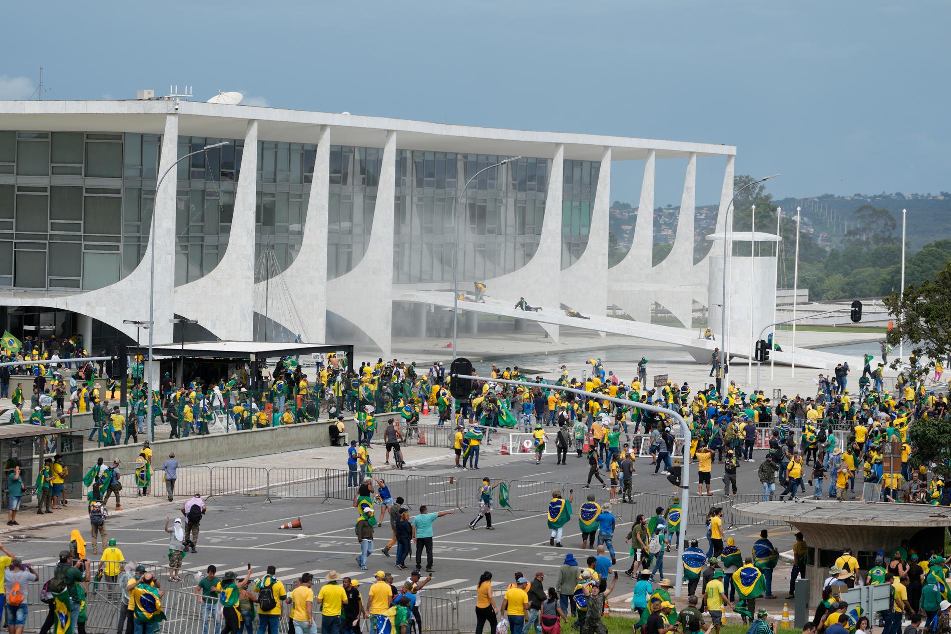Kongressen i Brasilia stormades av anhängare till den tidigare presidenten Jair Bolsonaro.