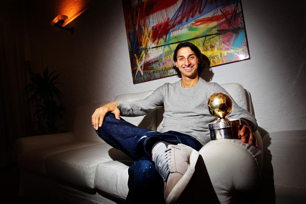 2010: Zlatan Ibrahimovic, Milan Juryns motivering: ”Guldbollen går till en spelare som är en strålande ambassadör för Sverige i världen och världen i Sverige. Han är en glädjespridare hela vägen från Malmö till Milano.”