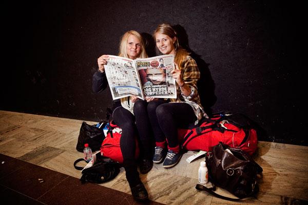 Sophia Svensson, 20 år, Växjö, backpacker och Josefin Gertson 20 år, Växjö, backpacker. – Snygg tidning, den ser skitbra ut. Upplägget är väldigt enkelt och organiserat, smart lösning med alla temablocken. – Det är kul att läsarna får vara med i tidningen också.