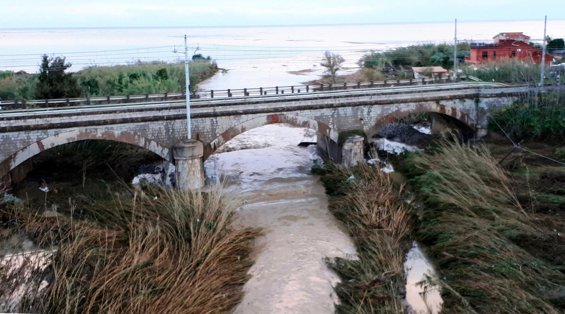 Floden Milicia i närheten av Casteldaccia, där en familj på nio personer omkom då deras hus översvämmades.