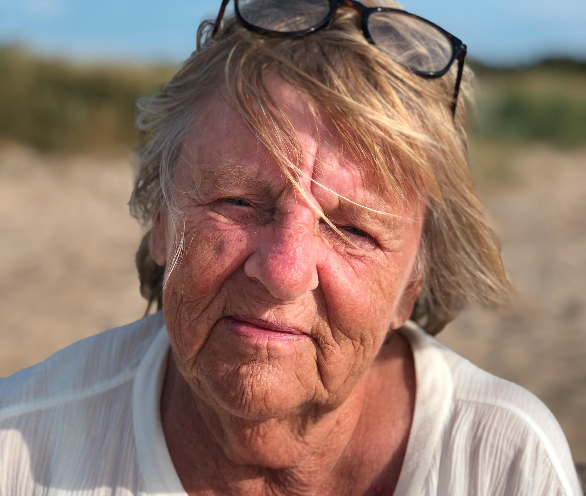 Pensionerade städerskan Barbro Werner intervjuas av sin dotter Rebecca Selberg apropå att rut-avdraget ska höjas från 50 000 till 75 000 kronor.