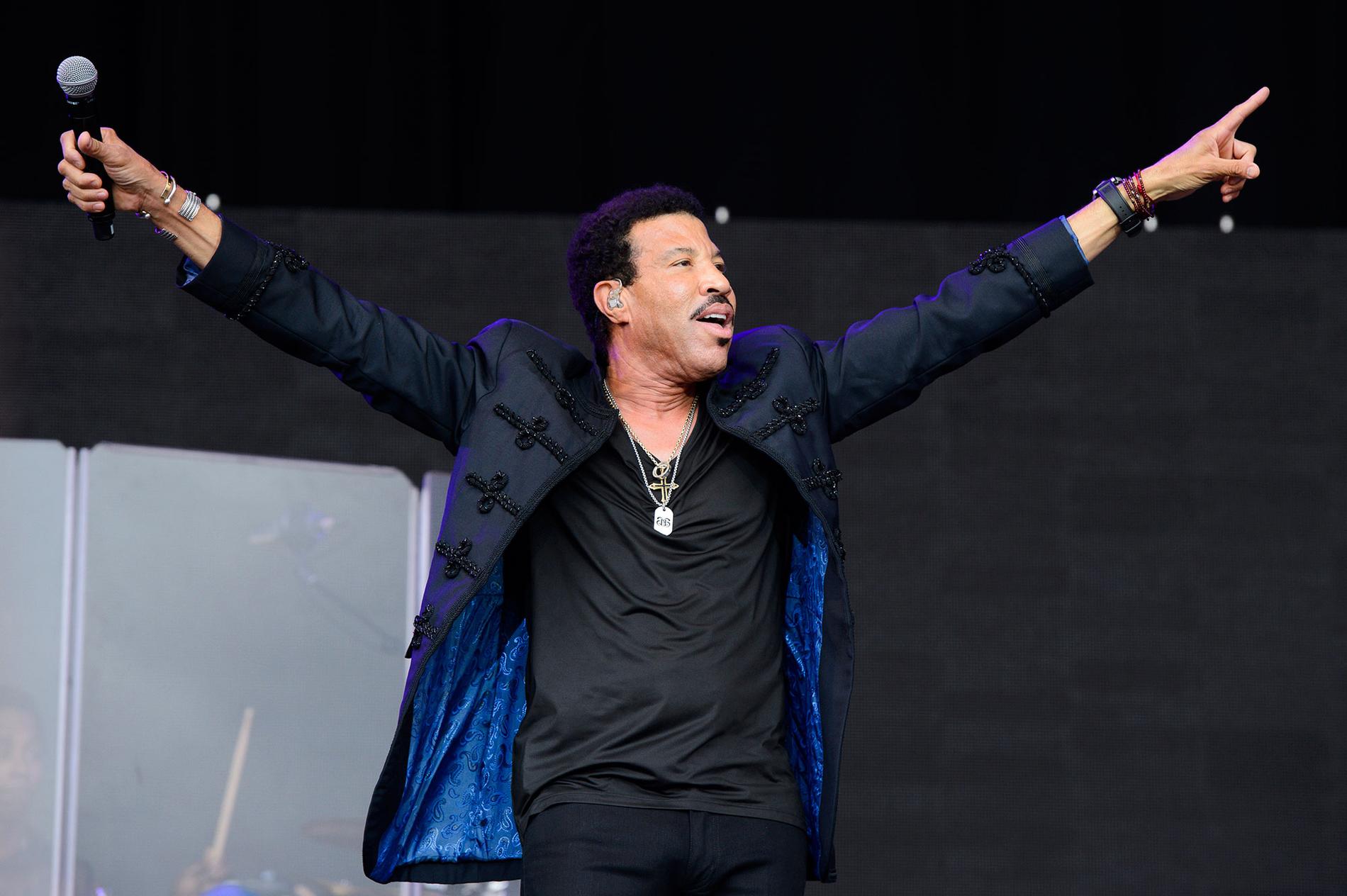 Lionel Richie på Glastonbury 2015 inför 100000 människor.