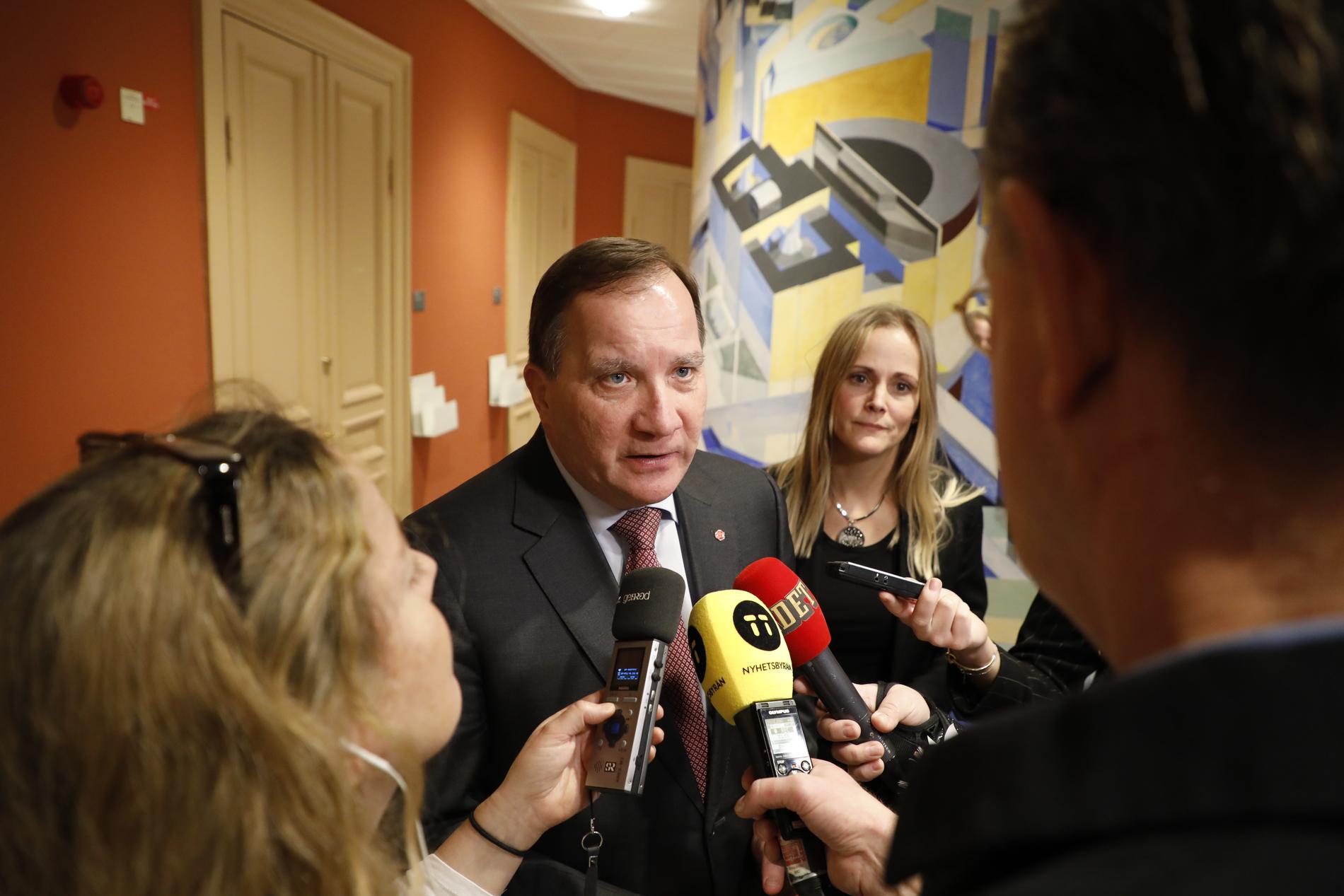 Statsminister Stefan Löfven (S) intervjuas efter EU-nämndens sammanträde på onsdagen. "Alla vill ha ett svar", säger han om mordet på Olof Palme.
