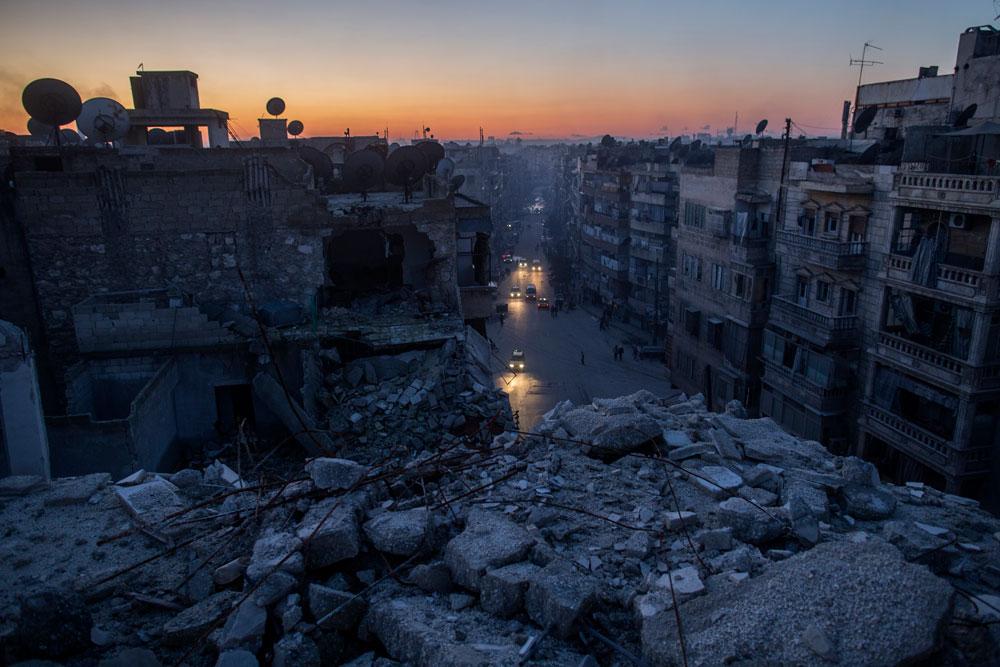 NICLAS HAMMARSTRÖM Aleppo, en stad i ruiner. Ingen mat, värme eller el. Alla lider.