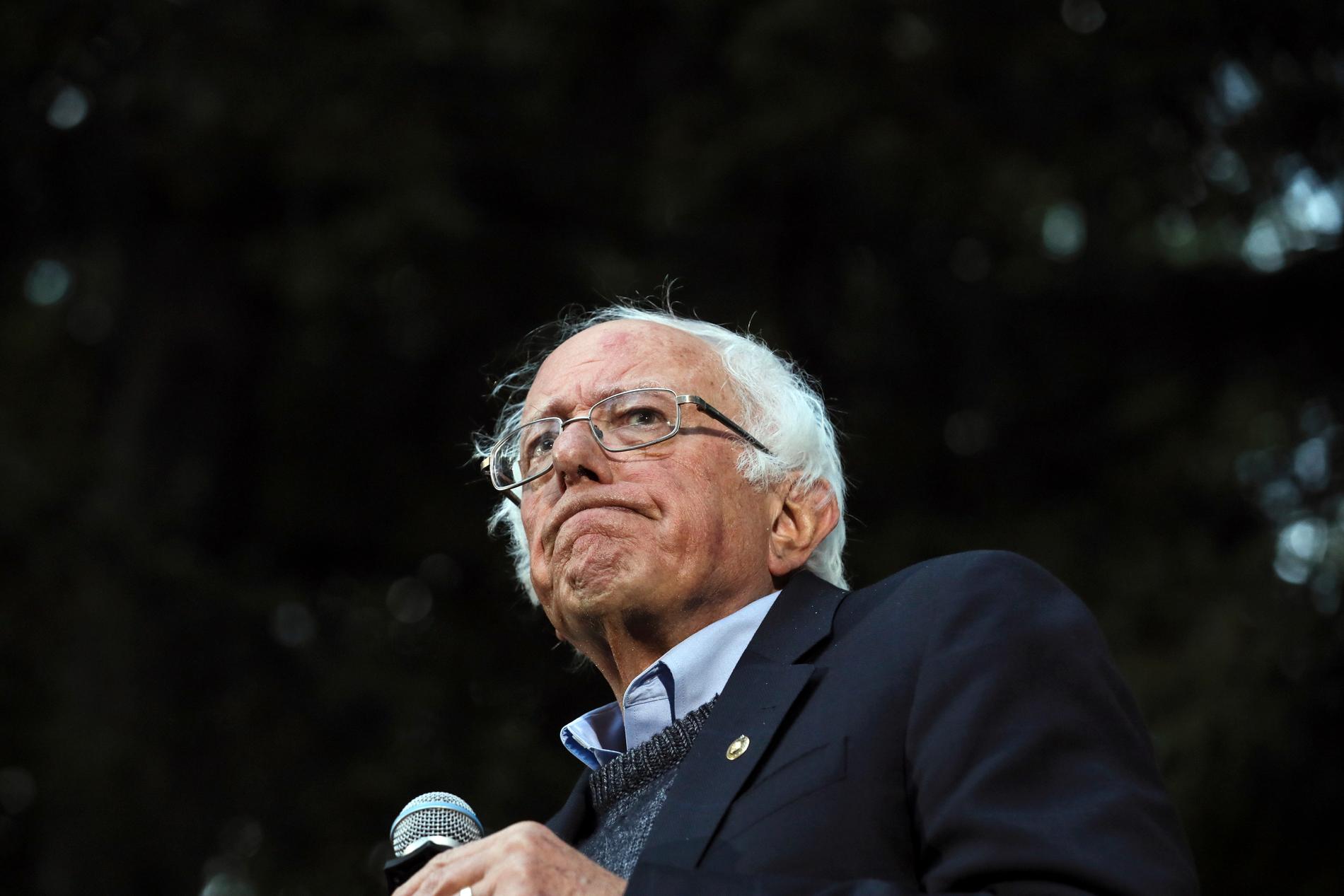 Den demokratiske presidentaspiranten Bernie Sanders från Vermont ställer in samtliga åtaganden sedan han drabbats av artärproblem. Arkivbild.