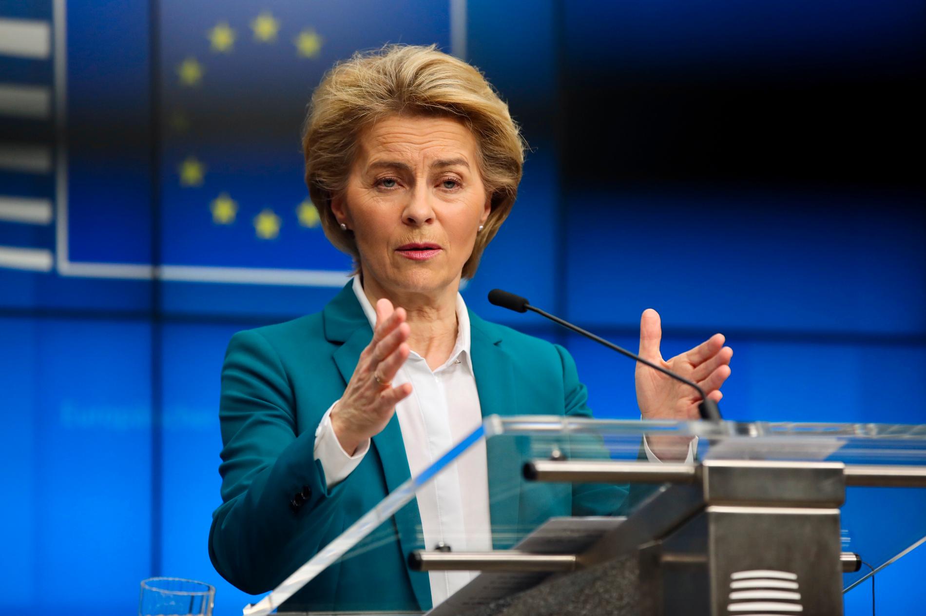 EU-kommissionens ordförande Ursula von der Leyen under en presskonferens i Bryssel på måndagen.
