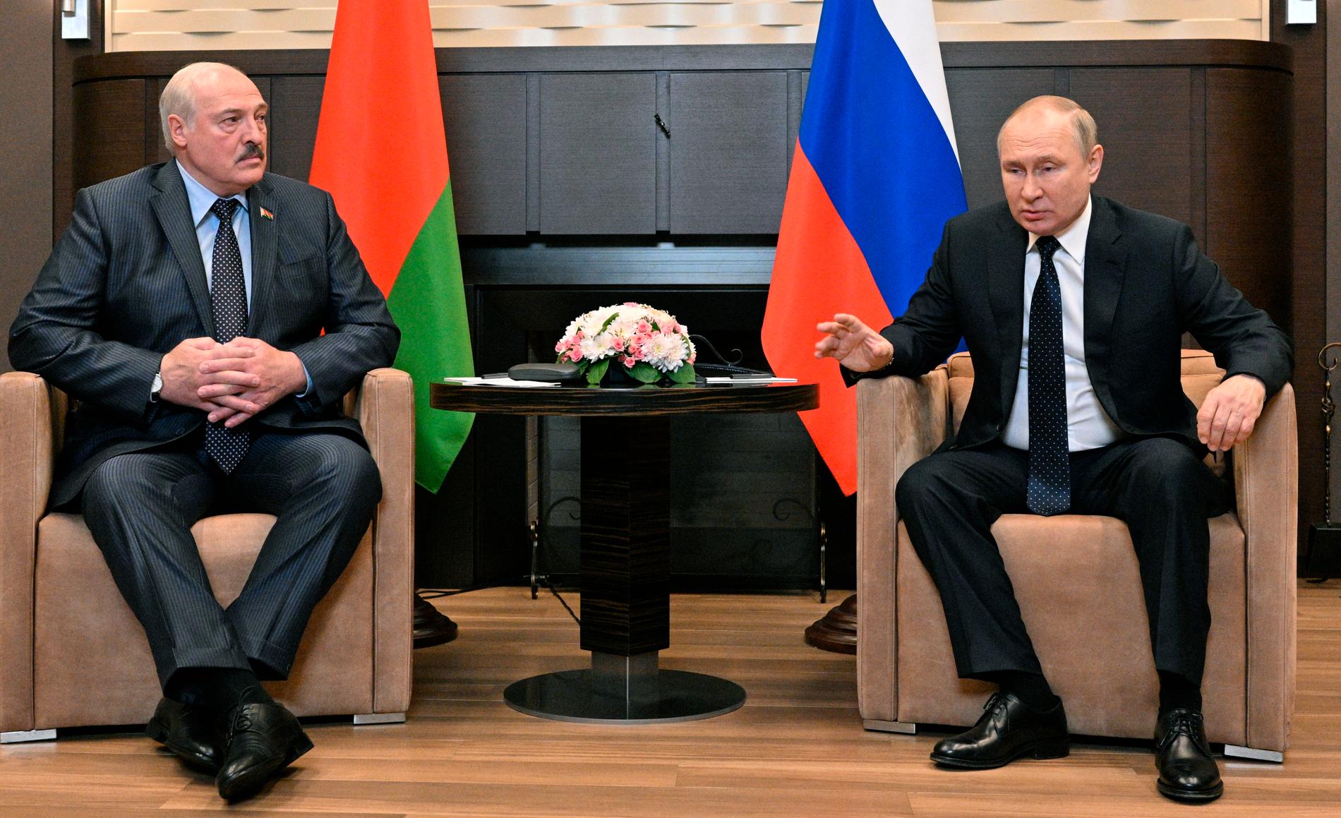  Under måndagen möttes Rysslands president Vladimir Putin och Belarus president Alexander Lukasjenko i Bocharov Ruchei-residenset i semesterorten Sochi vid Svarta havet.