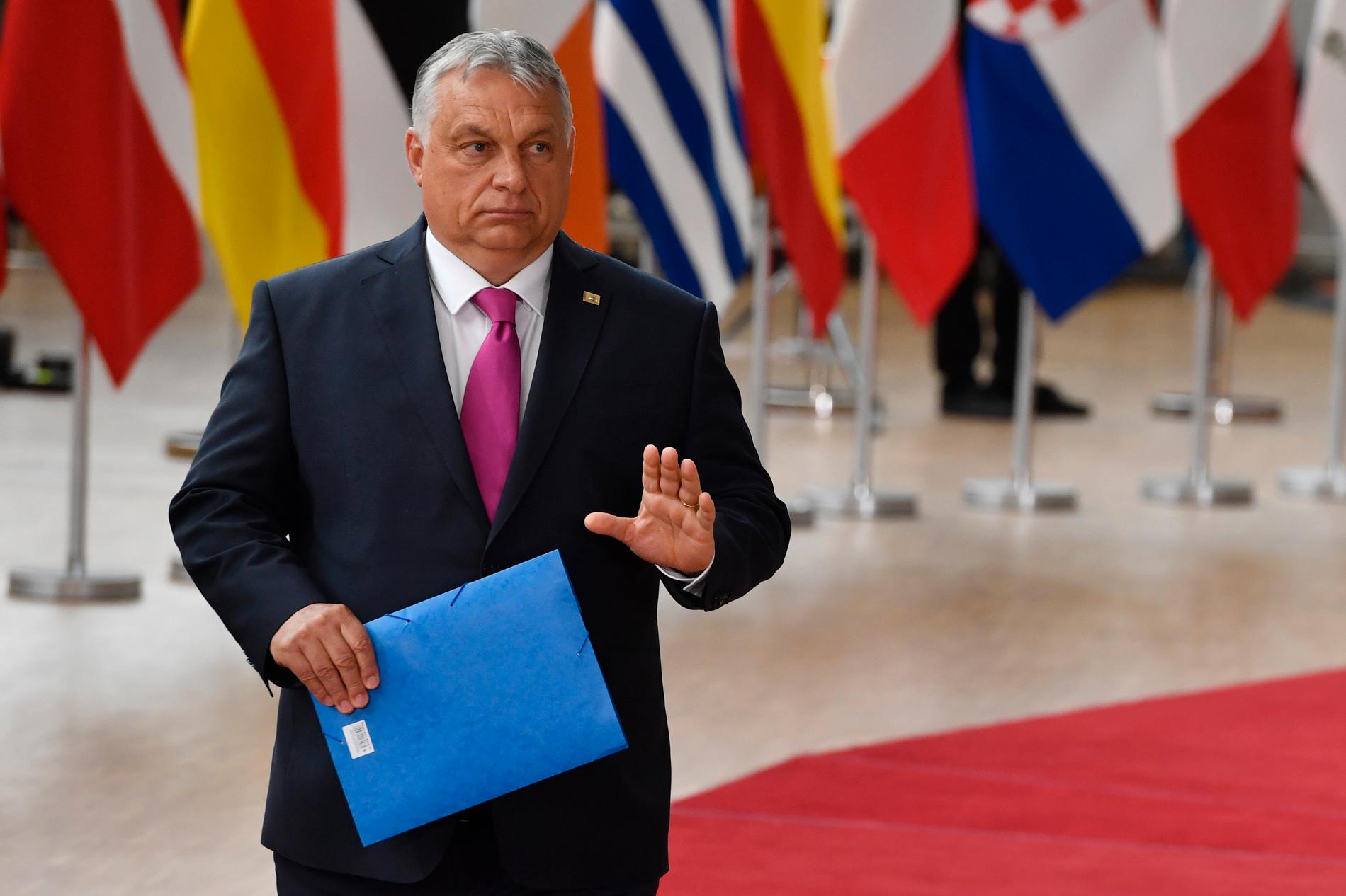 Ungerns premiärminister Viktor Orbán anländer till EU-mötet.