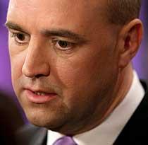 Reinfeldt hävde sekretessen om jourlistan för krishanteringen när han talade i riksdagen i dag.