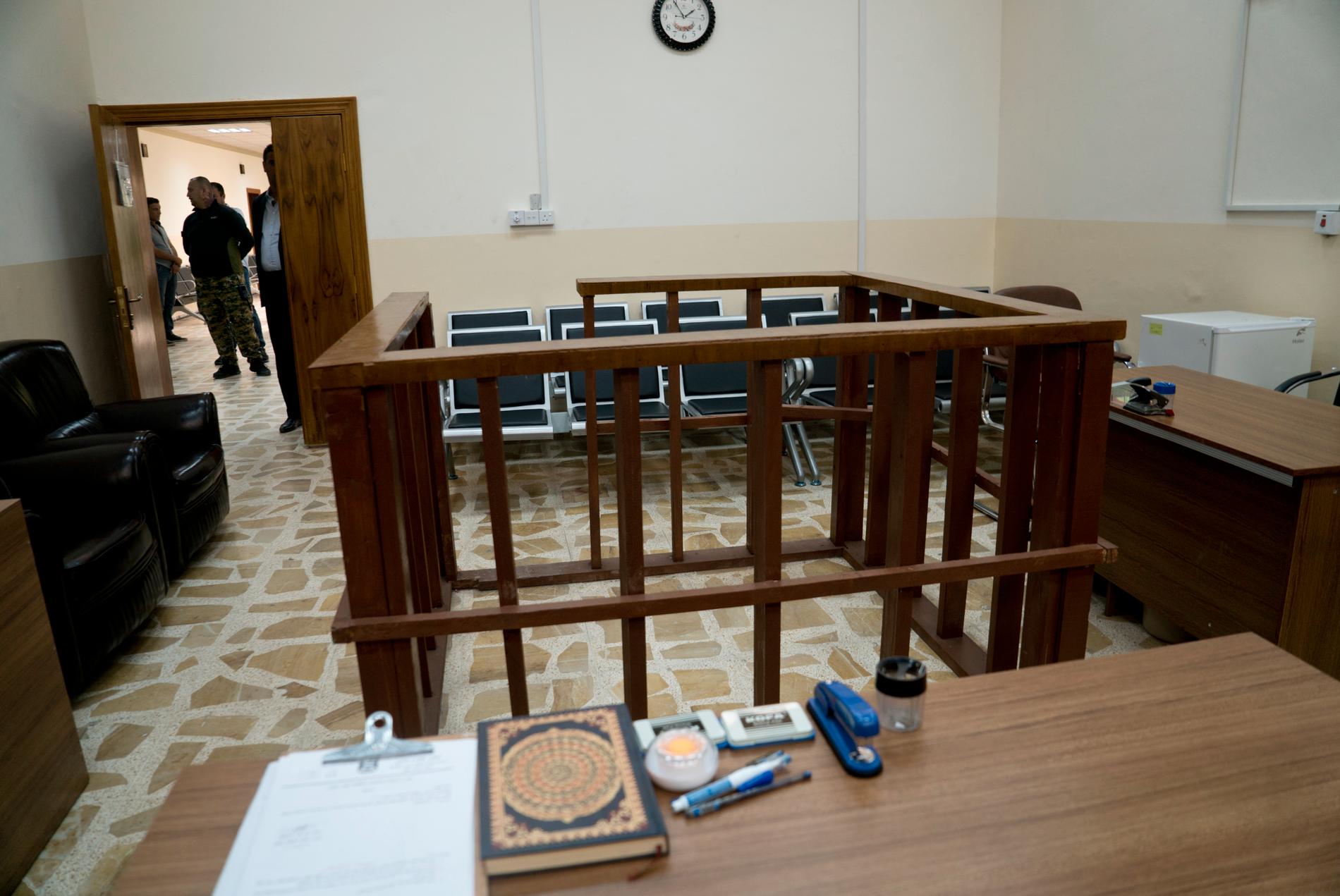 Rättssalen i en av de domstolar i Irak som hanterar terrorbrott. Arkivbild.