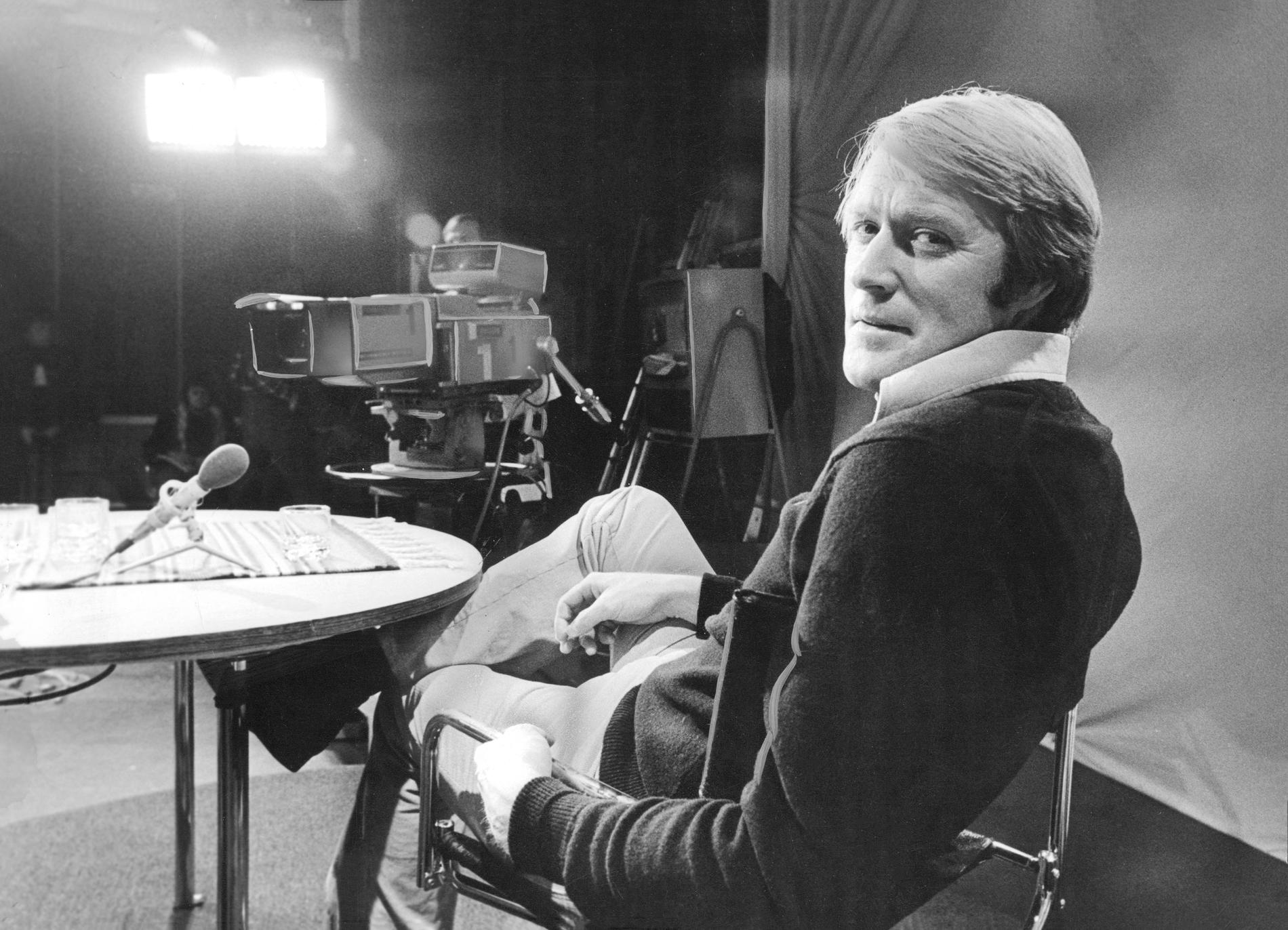 Göran Zachrisson leder Sveriges Magasin 1977.