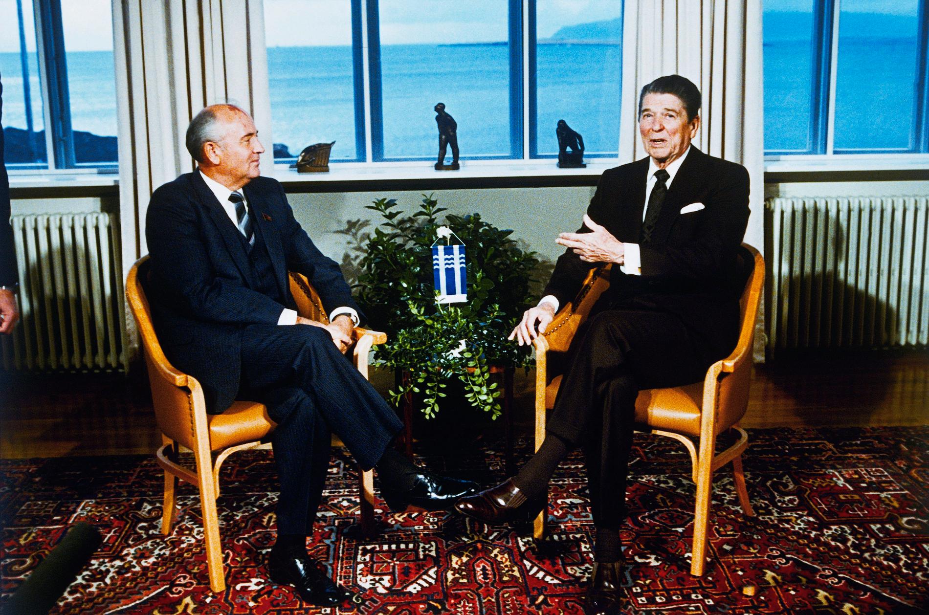 Michail Gorbatjov och Ronald Regan i Rejkjavik. 