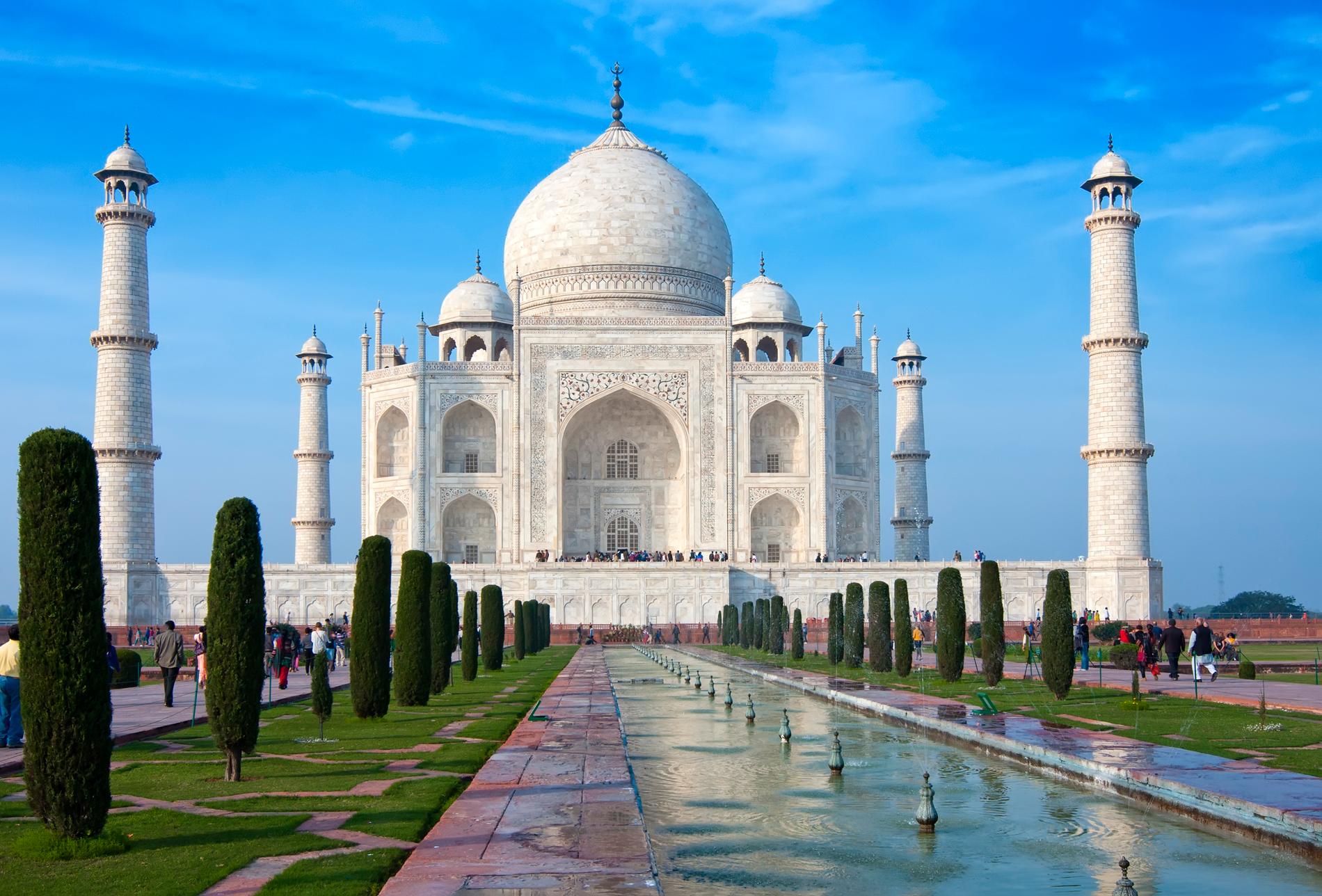 Taj Mahal är en minnesbyggnad tillägnad Mumtaz Mahal. 
