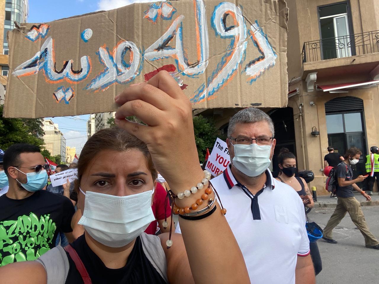 Aktivisterna och makarna Jumanah Zabaneh och Adnan Melky deltog i demonstrationen vid Martyrtorget i Beirut.