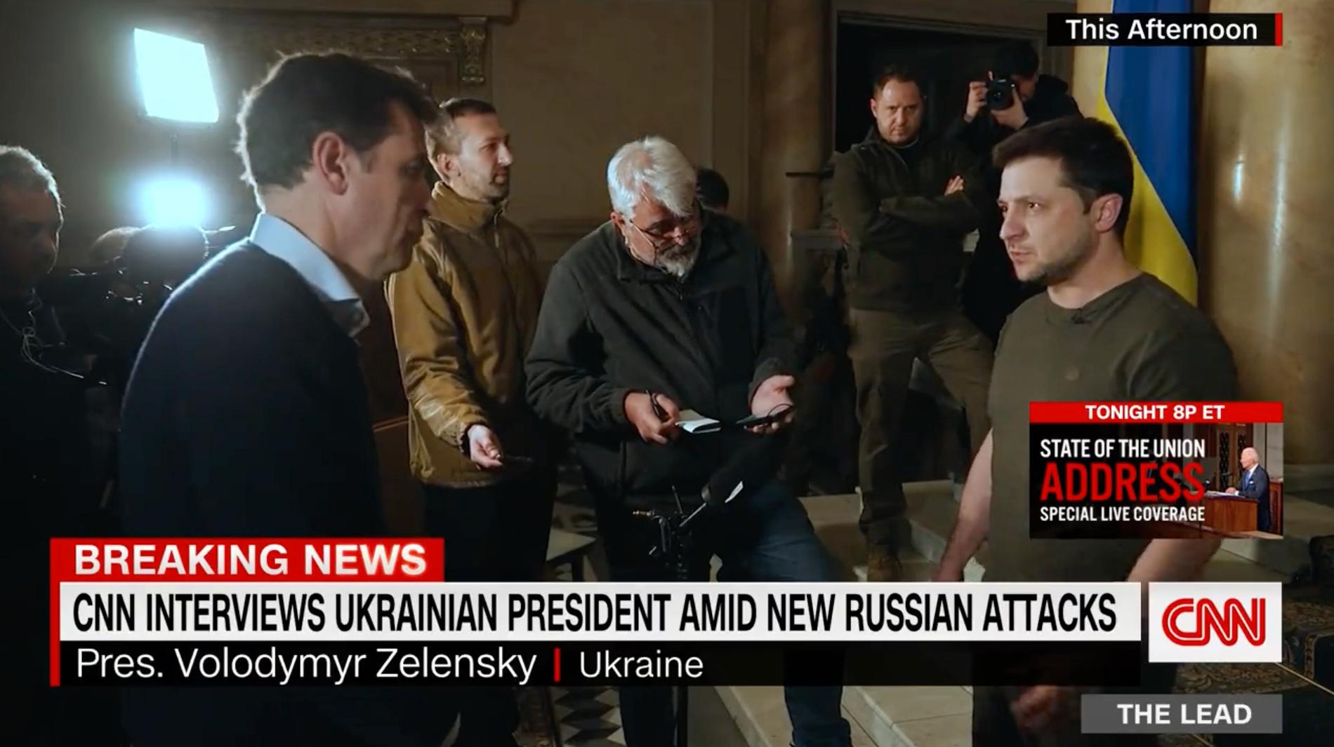 Ukrainas president Volodymyr Zelenskyj mötte pressen i sin bunker i Kiev på tisdagen.