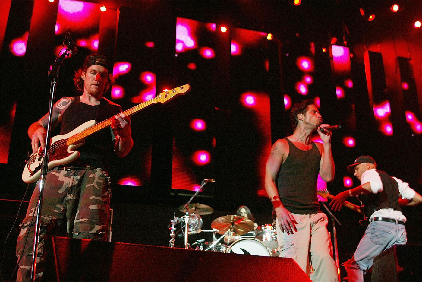 Basisten Tim Commerford, trummisen Brad Wilk, sångaren Chris Cornell and gitarristen Tom Morello i Audioslave.