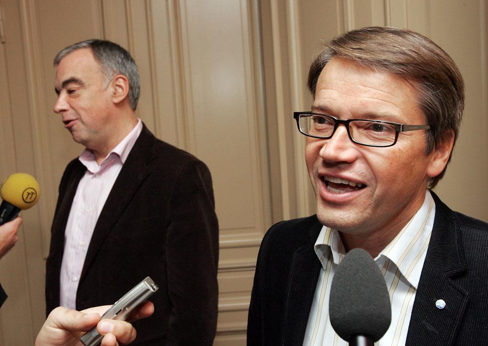 Lars Leijonborg (FP) och Göran Hägglund när Alliansen förhandlar om ministerposterna efter segern i valet 2006.