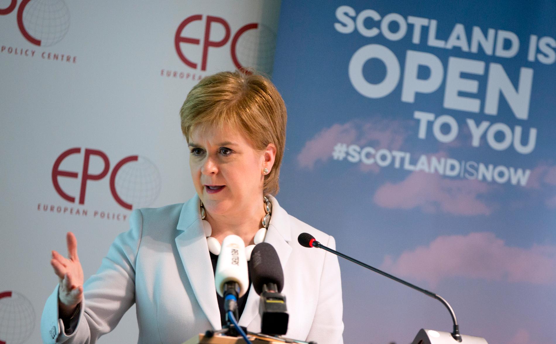 Skottlands regionala regeringschef Nicola Sturgeon talar på tankesmedjan EPC i Bryssel.
