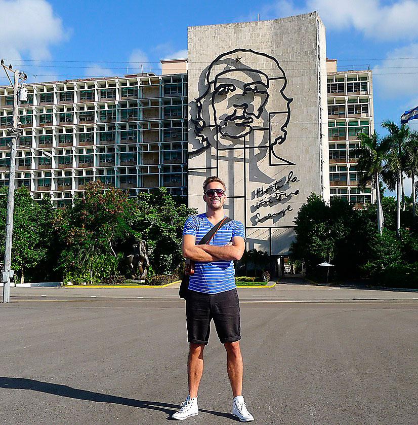 På Revolutionstorget i Havanna.