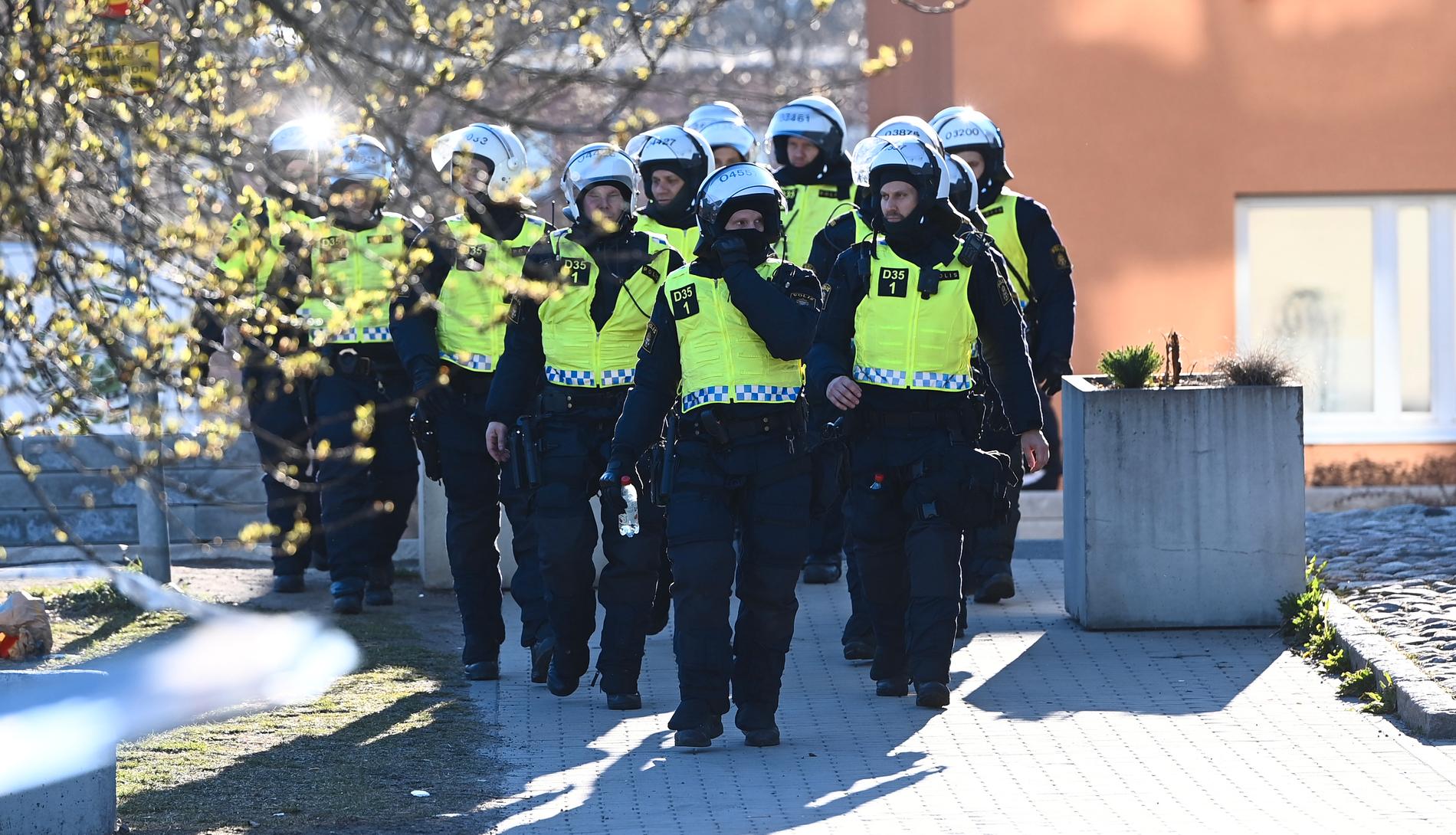 Poliser på plats i Linköping. 