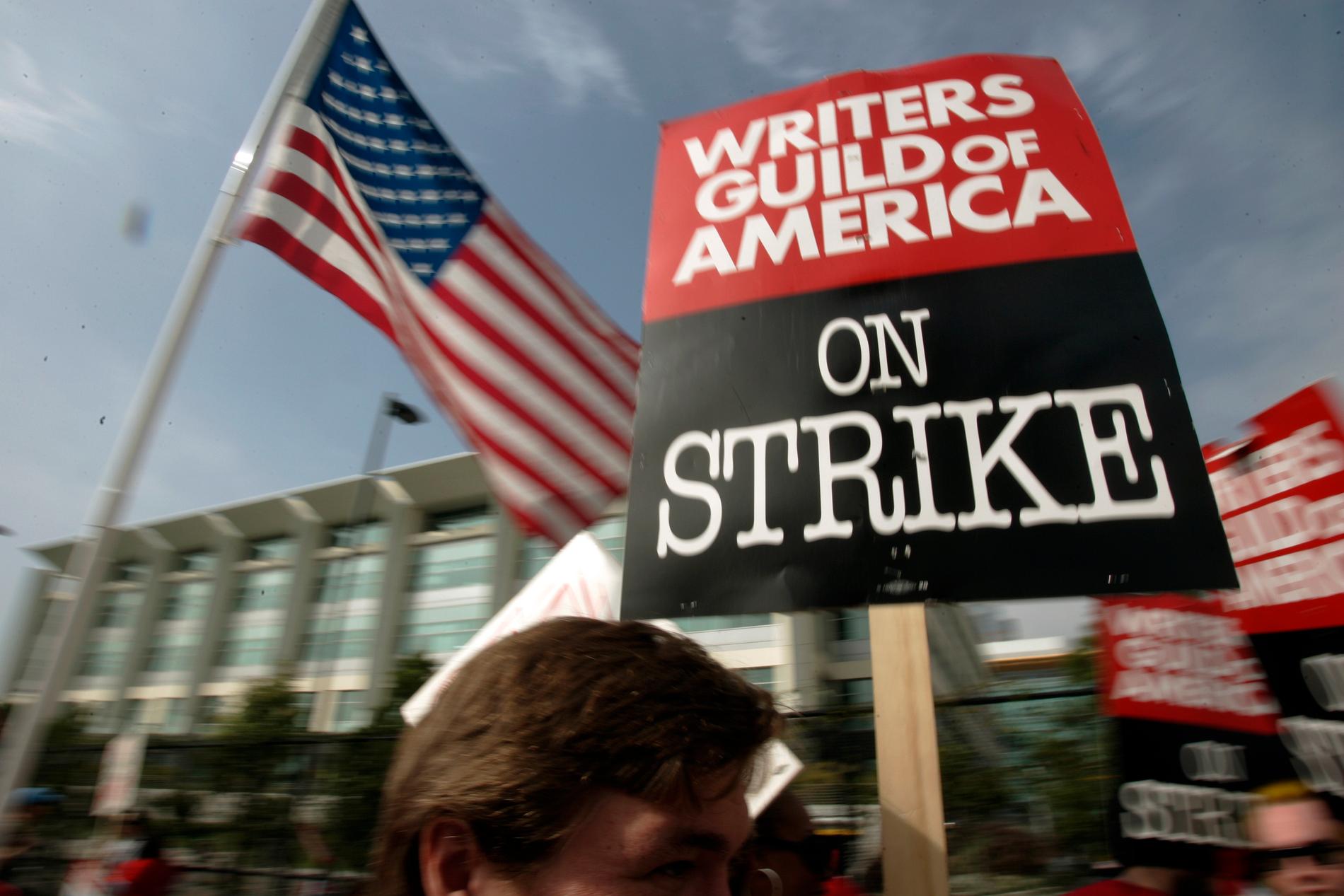 Manusförfattare går ut i strejk i Hollywood. Arkivbild.